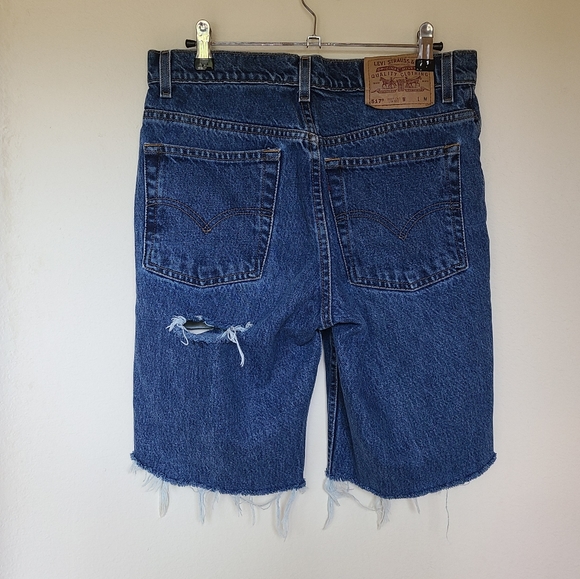 ☆Levi mid thigh distressed shorts☆ - Picture 6 of 16